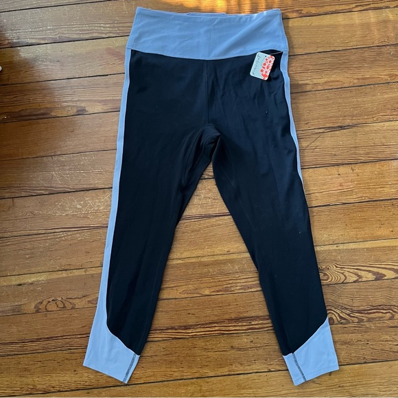 **NWT SOLD OUT** Free People Black Platinum Sail Away Leggings - Picture 4 of 7